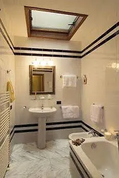Locanda Dei Guelfi Florence Bed & Breakfast